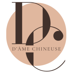 Logo D'âme Chineuse cercle corail majuscule D C en maron