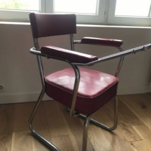 photo d'âme chineuse Fauteuil tube metal skaî rouge