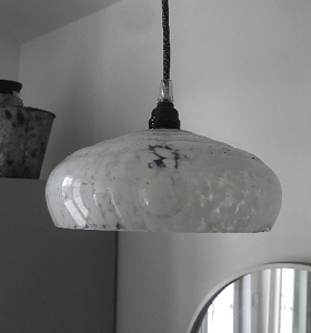 photo d'âme chineuse lampe opaline vichy blanc